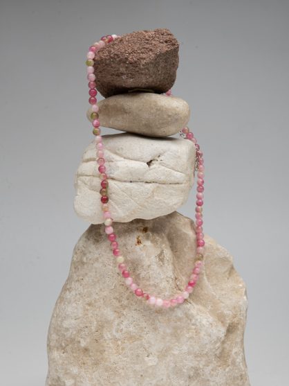 שרשרת אבן טבעית ורוד