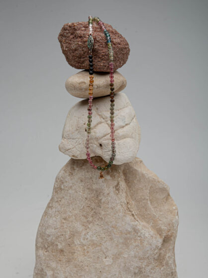 שרשרת אבן טבעית משולב כהה