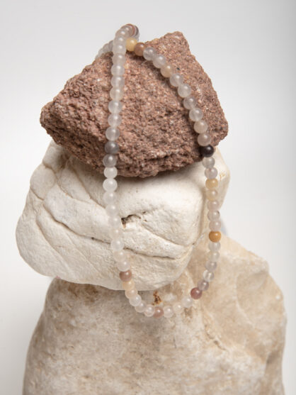 שרשרת אבן טבעית משולב בהיר