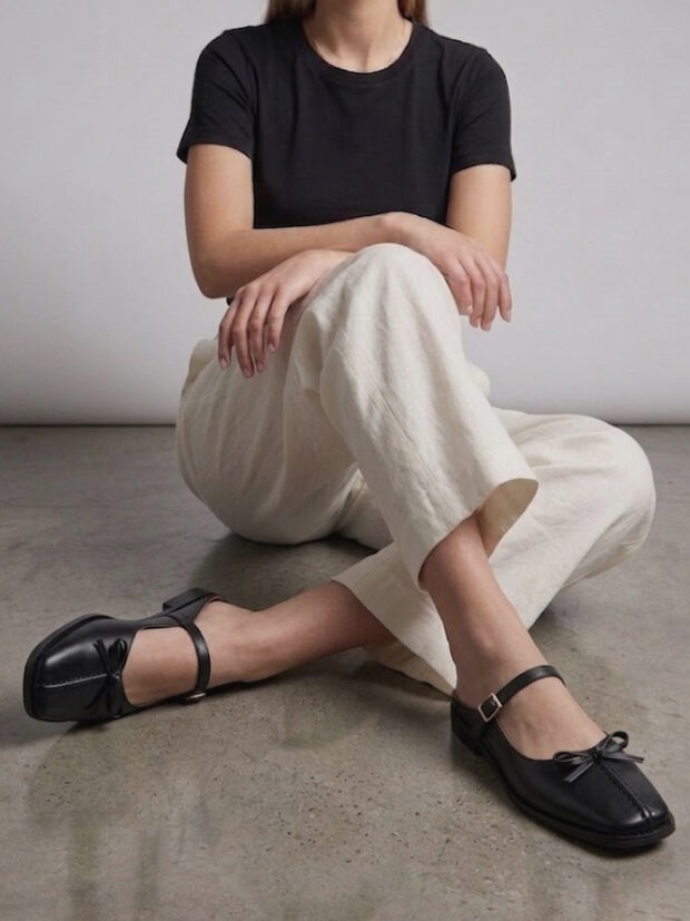 לוסי סנדל ושחור